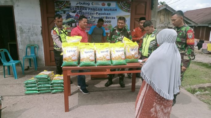 Guna Stabilkan Harga Pangan,dan Sambut HUT ke-80 TNI Babinsa Koramil Dampingi Kegiatan Gerakan Pangan Murah