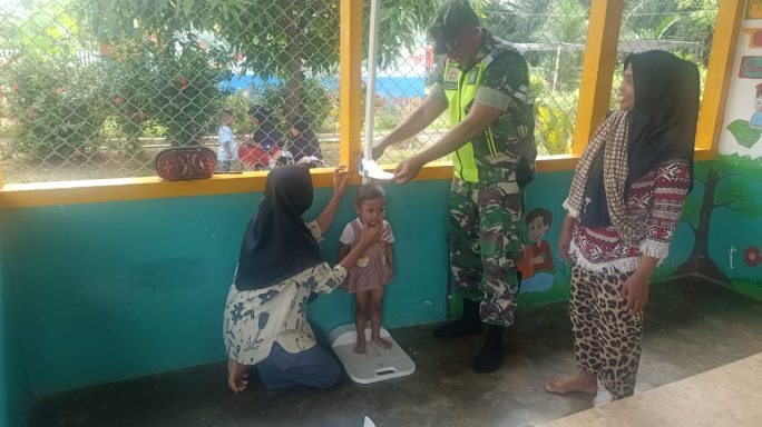 Babinsa Dampingi Pelayanan Posyandu, Dukung Balita Sehat Dan Cegah Stunting