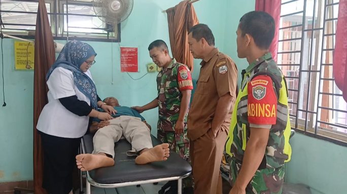 Sambut HUT TNI ke-80, Koramil 0108-05/Lawe Alas Gelar Bakti Kesehatan Pemeriksaan dan Pengobatan Gratis Bagi Masyarakat