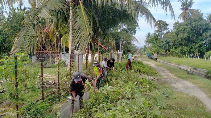 Babinsa Koramil 03/Delima, Kodim 0102/Pidie Laksanakan Karya Bakti di Desa Pangoe Bambong