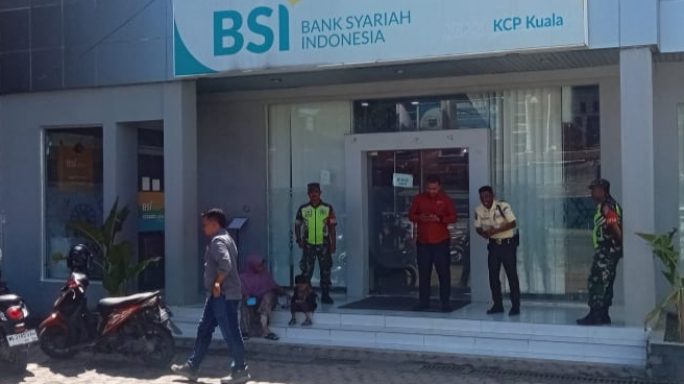 Anggota Koramil 01/Kuala Laksanakan Patroli di Obyek Vital, Pastikan Keamanan Wilayah