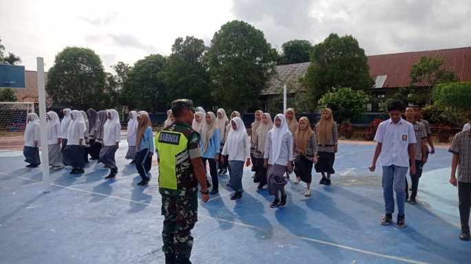 Babinsa Koramil 11/Bandar Baru Laksanakan Komsos Bersama Warga Gampong Pueb Lueng Nibong