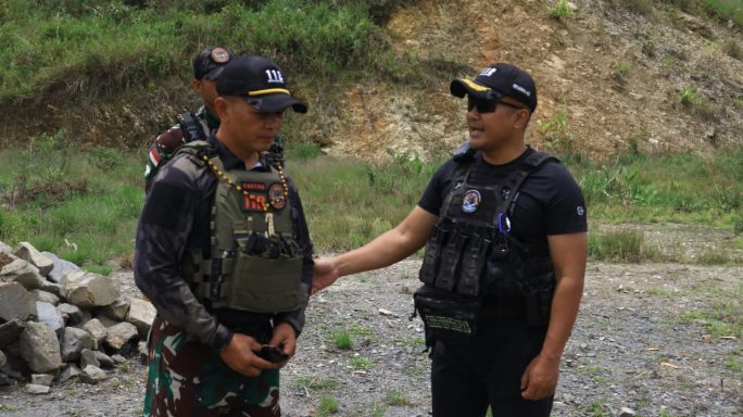 Dansatgas Yonif 112/DJ Tinjau Lokasi Pembangunan Aula Serbaguna untuk Warga Jigobak, Puncak Jaya