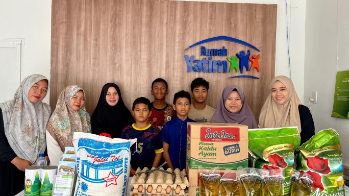 Jumat Berkah Penuh Kepedulian, Persit Yonif 112/DJ Salurkan Bantuan Sembako untuk Anak Yatim Banda Aceh