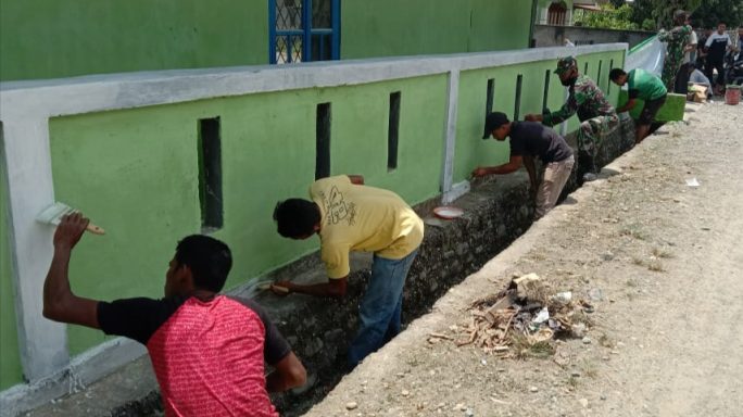Babinsa Laksanakan Gotong Royong Bersama Warga Binaan, Pererat Kemanunggalan TNI dengan Rakyat