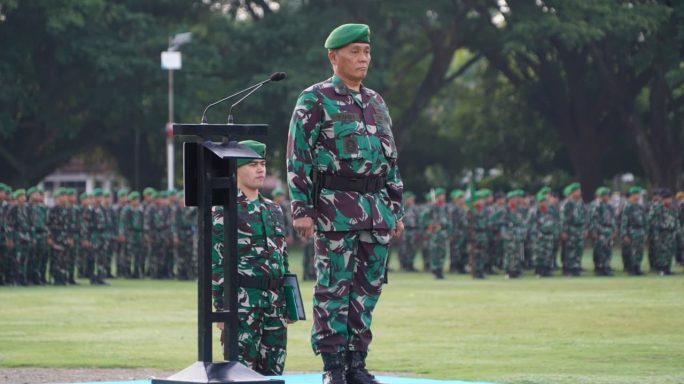 Irdam Iskandar Muda Pimpin Upacara Bulanan 17-AN di Lapangan Blang Padang