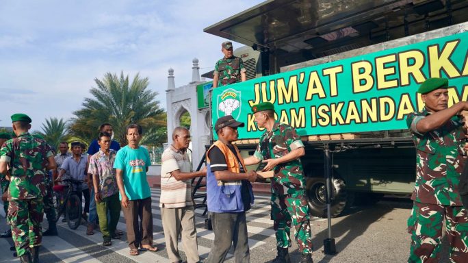 Jumat Berkah, Kodam Iskandar Muda Bagikan 357 Paket Makanan Gratis untuk Warga