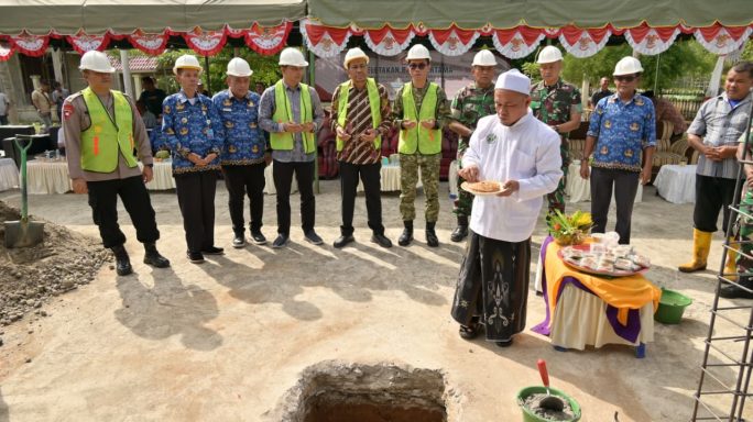 Dandim 0102/Pidie Bersama Forkopimda Pidie Jaya Lakukan Peletakan Batu Pertama Koperasi Desa Merah Putih