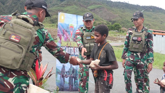 Satgas Yonif 112/DJ Kembali Gelar Jum,at Berkah di Puncak Jaya