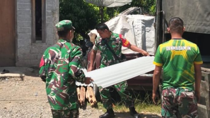 Kodim 0107/Aceh Selatan Bersama Pemkab Salurkan Bantuan Untuk Korban Puting Beliung di Desa Tengah Pelumat  ‎