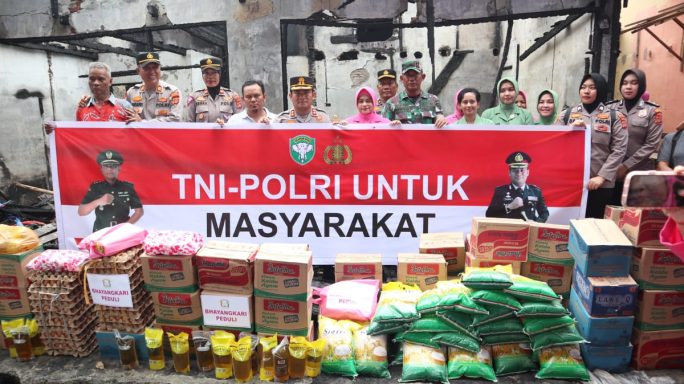 TNI Polri Untuk Masyarakat, Kodim 0108/Agara Bersama Polres Agara Salurkan Bantuan Korban Kebakaran