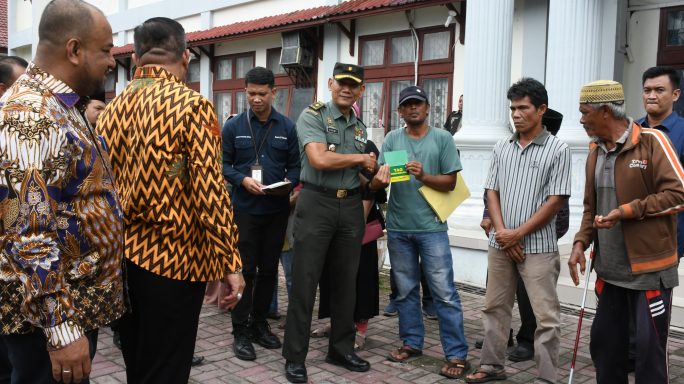 Kasdim 0108/Agara Hadiri Penyaluran Zakat Kepada Mustahiq Miskin Produktif Tahun 2025