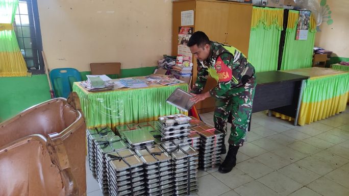 Babinsa Terus Laksanakan Pendampingan Pendistribusian Makan Bergizi Gratis ke Sekolah Sekolah
