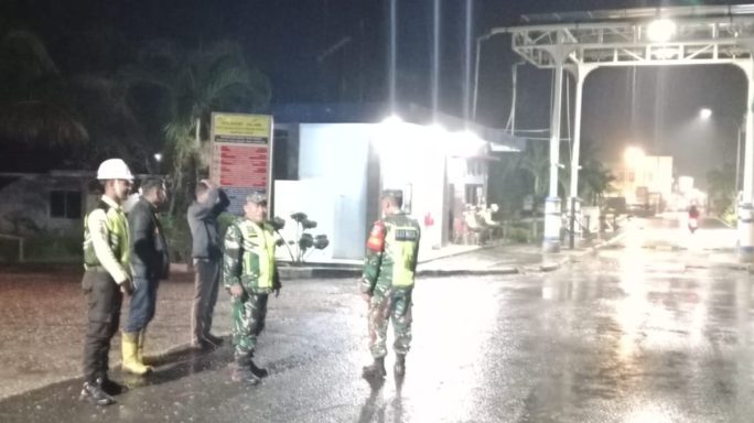 Babinsa 08/Rantau Bersama Security Patroli Ciptakan Keamanan Dan Ketertiban Lingkungan