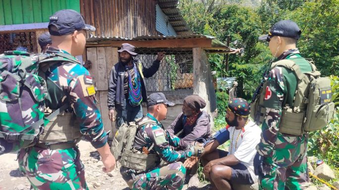 Satgas Yonif 112/DJ Laksanakan Layanan Kesehatan Gratis Keliling Di Puncak Jaya