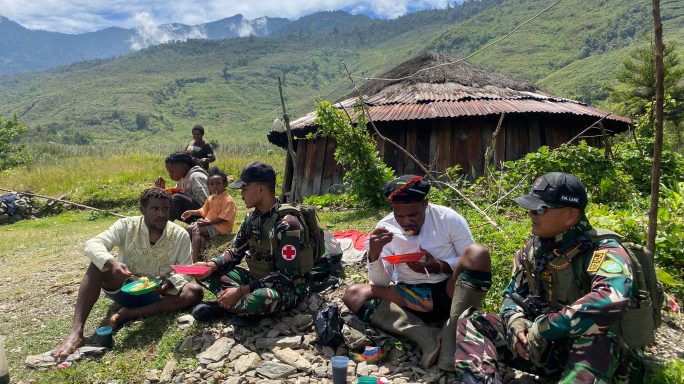 Satgas Yonif 112/DJ Laksanakan Anjangsana Langsung Ke Honai Warga Puncak Jaya