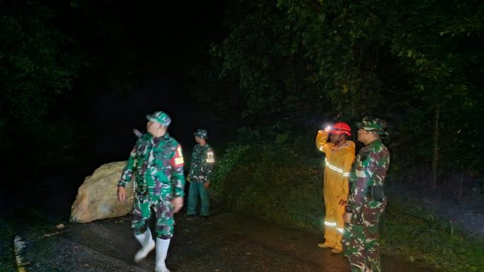 Prajurit Kodam IM bantu atasi Longsor di Jalur Tapaktuan – Subulussalam