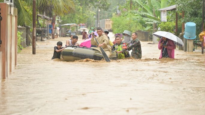 Prajurit Kodam IM Turun Cepat Tangani Banjir dan Longsor di Aceh