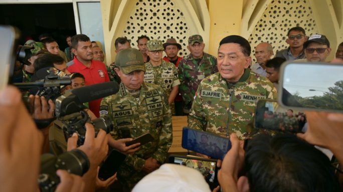 Menhan RI dan Panglima TNI Tinjau Daerah Terdampak Bencana Alam Banjir di Aceh