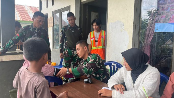 Peduli Bencana, Yonif 114/Satria Musara Hadirkan Layanan Cek Kesehatan Gratis bagi Warga terdampak Banjir dan Longsor di Bener Meriah