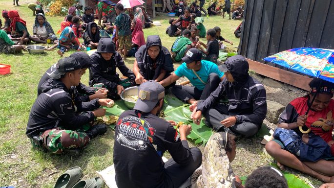 Acara Bakar Batu, Dalam Rangka Menyambut Natal Dan Tahun Baru 2026 Di Papua