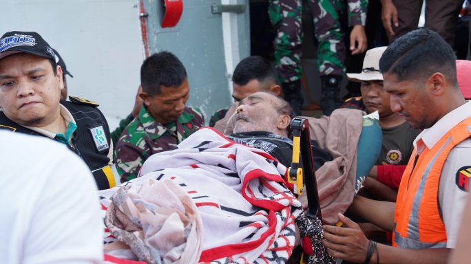 TNI Evakuasi Medis Udara Warga Aceh Tengah ke RSUDZA