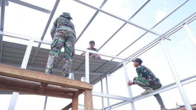 Satgas Gulbencal Kodam IM Bangun Huntara Korban Banjir di Pidie Jaya