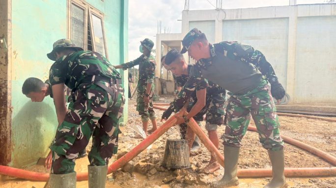 TURUN LANGSUNG, DANYONIF TP 857/GG KENDALIKAN OPERASI PERBANTUAN SATGAS PASCA BENCANA ALAM BANJIR DI KAB. PIDIE, KAB. PIDE JAYA DAN KAB. ACEH TAMIANG