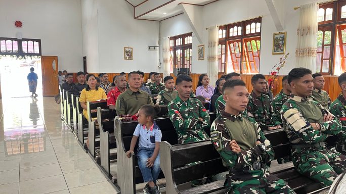 Satgas Yonif 112/DJ Melaksanakan Misa Bersama Umat Katolik di Puncak Jaya