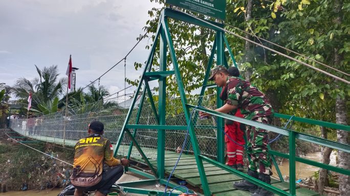 TNI AD dan VRA rampungkan Pembangunan Jembatan Gantung , Akses warga kembali normal