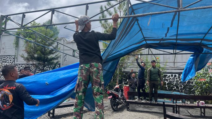 Satgas Yonif 112/DJ Wujudkan Kemanunggalan TNI-Rakyat di Distrik Mulia Papua Tengah