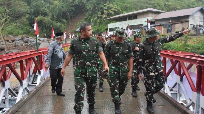Kasad Resmikan Jembatan Bailey Umah Besi Kec. Timang Gajah Bener Meriah