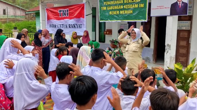 TNI dan Persit Laksanakan Trauma Healing dan Pelayanan Kesehatan bagi Korban Bencana di Bener Meriah