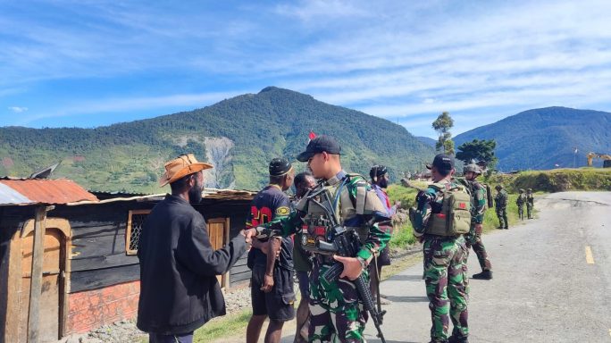 Satgas Yonif 112/DJ Hadirkan Layanan Kesehatan Keliling Bagi Warga Papua