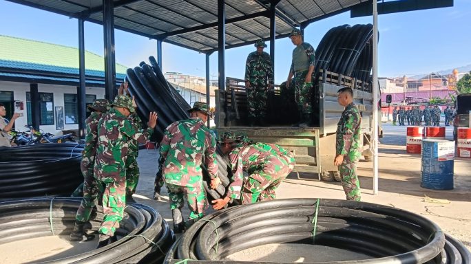 Kodim 0106/Aceh Tengah Salurkan Bantuan Logistik Pipa Untuk Air Bersih