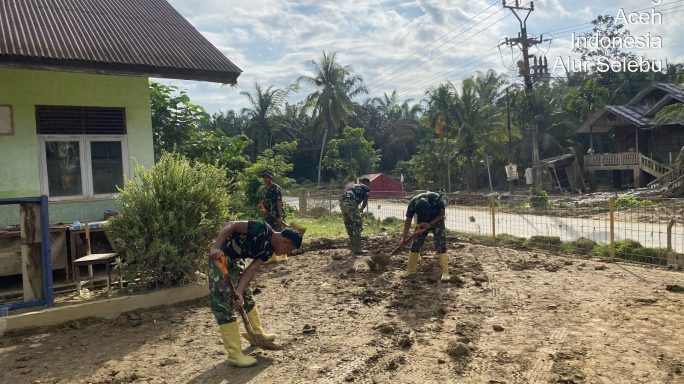 Wujud Kemanunggalan TNI–Rakyat, Pembersihan Lanjutan Sekolah Dasar Negara 1 Alur Selebu Pasca Banjir
