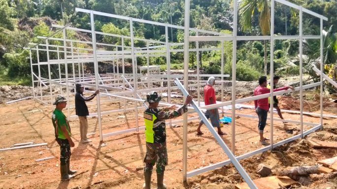 Prajurit TNI terus Kebut Pembangunan Huntara di wilayah Beutong Ateuh Benggalang