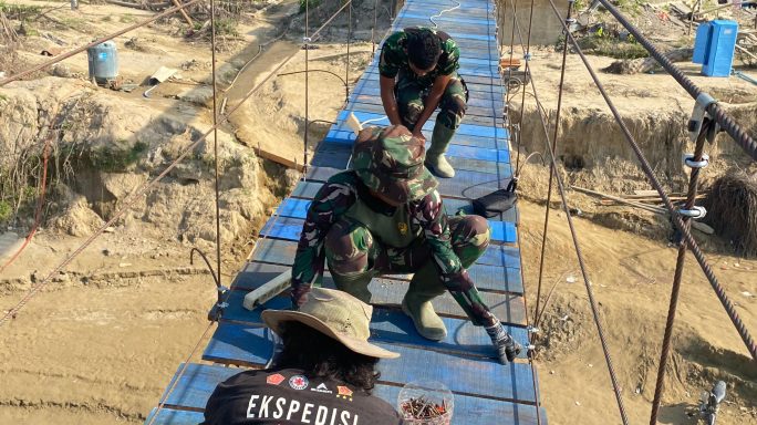 Jembatan Gantung Desa Lubuk Sidup menuju Desa Aras Sembilan Progres Pengerjaan Suda Mencapai 50,05%