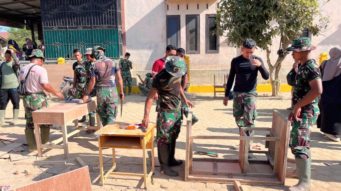 Rusak akibat Banjir Bandang, Yonkav 11/Macan Setia Cakti Renovasi SDN 1 Lhok Medang Ara, Aceh Tamiang