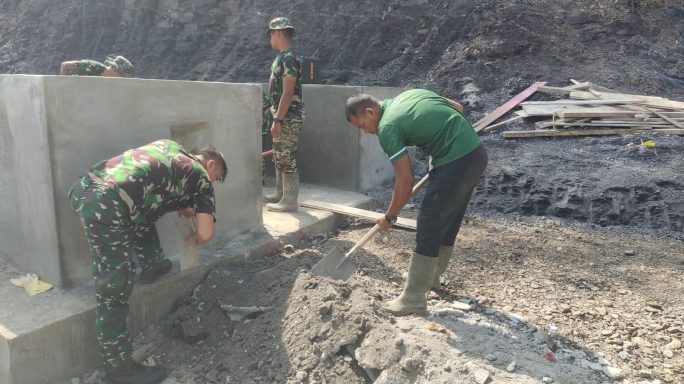 Pembangunan Jembatan Gantung Desa Burlah Capai 50 Persen, Target Rampung Februari 2026