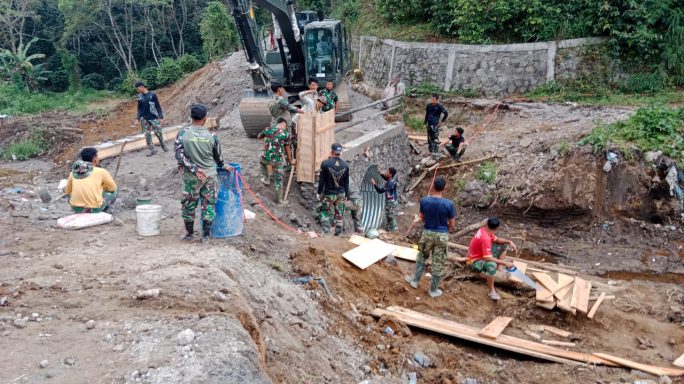 Pemasangan Gorong-Gorong Aramco Di Desa Tawar Begi Capai 60%, Oleh Satgas Gulbencal