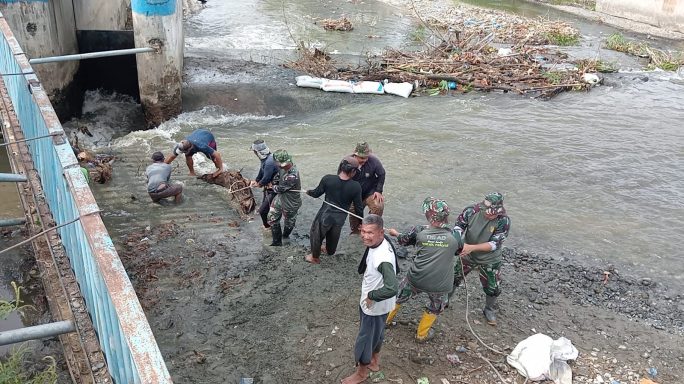 Koramil 0108-02/Bambel Gelar Karya Bhakti Pembersihan Sungai