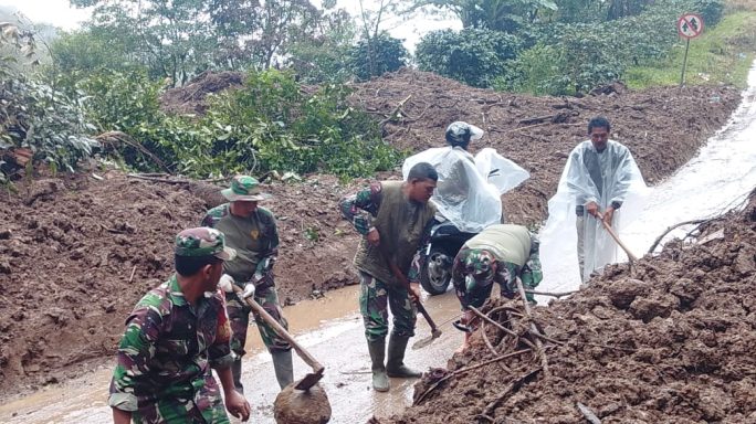 Satgas Gulbencal Percepat Pembersihan Jalan Telege Atu–Ratawali, Progres 80 Persen