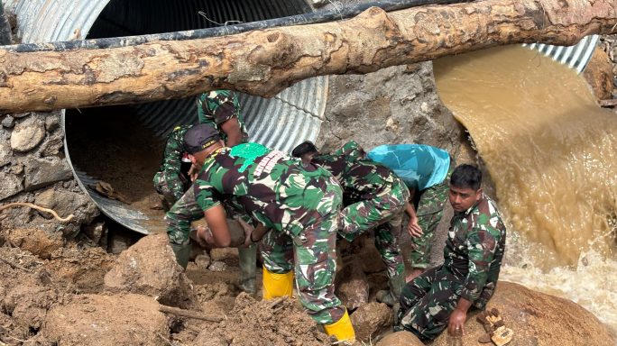 Satgas Gulbencal Yonzipur 5/ABW Kebut Pembangunan Jembatan Aramco di Mesidah Bener Meriah