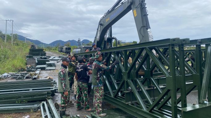 Satgas Gulbencal Percepat Pembangunan Jembatan Bailey di Karang Rejo, Wujud Nyata Kepedulian TNI Pulihkan Akses Pascabencana