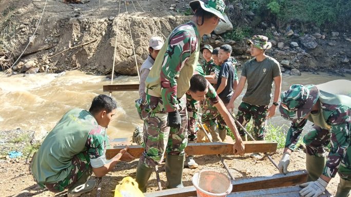 TNI Percepat Pembangunan Jembatan Gantung Burni Bius, Aceh Tengah