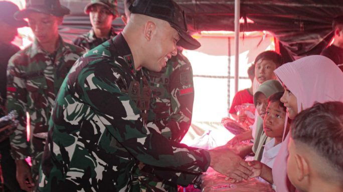 Satgas Gulbencal Yonzipur 5/ABW Salurkan Bantuan Perlengkapan Sekolah untuk 740 Siswa di Aceh Utara