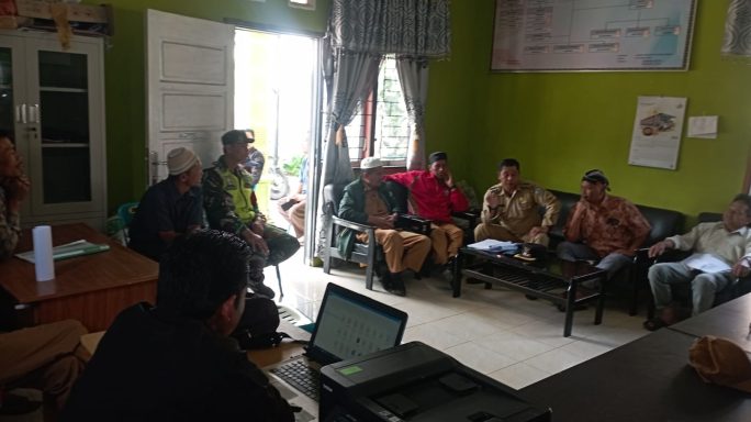 Ciptakan Kondusifitas Wilayah Di Bulan Ramadhan, Babinsa Laksanakan Komsos Bersama Aparatur Desa