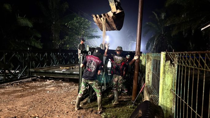 TNI Percepat Pembangunan Jembatan Bailey Desa Blang Gleum Aceh Timur
