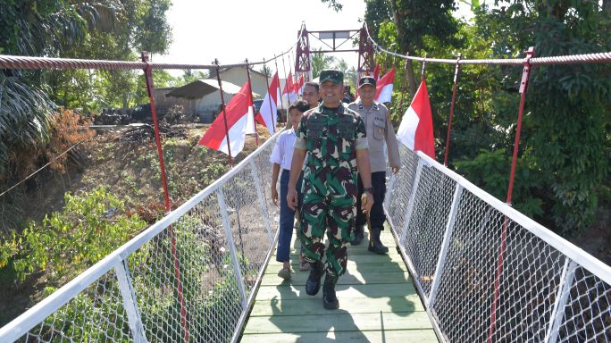 TNI Tuntaskan Pembangunan Jembatan Perintis Garuda Meunasah Krueng, Akses Warga kembali Normal